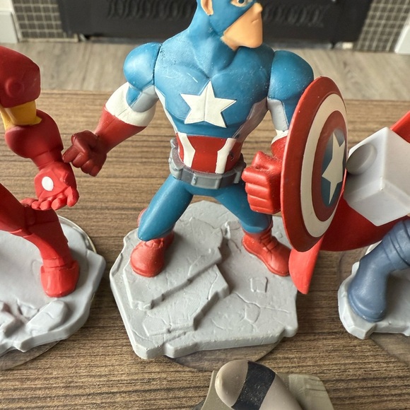 Marvel Red and Blue Action Figures Playset - Picture 8 of 8